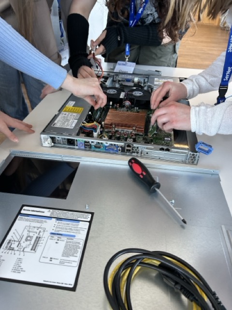 Girls`Day 2026: Server