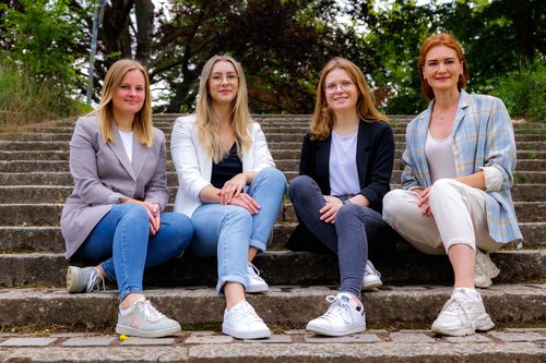 Alma Altergott, Saskia Ripplinger, Alina Schnur and SerNet CFO Reinhild Jung