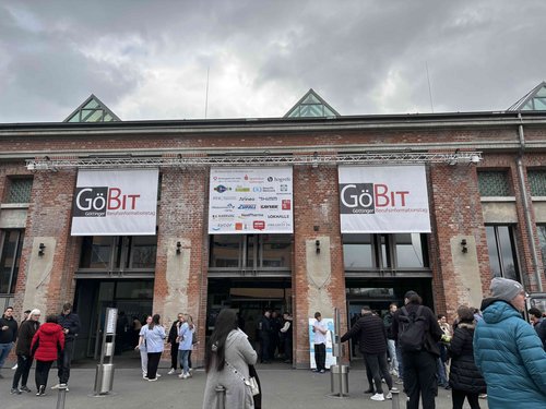 Eingang zur Lokhalle zur GöBit